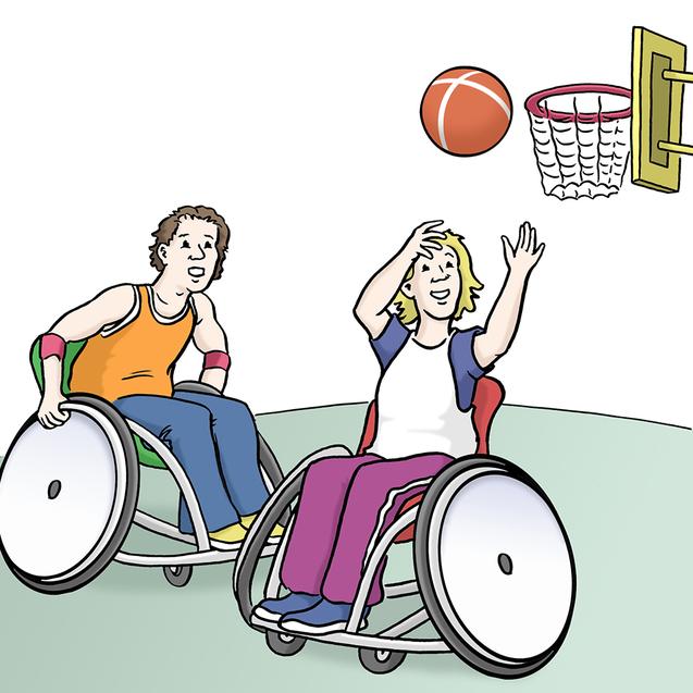Zwei Menschen im Rollstuhl spielen Basketball und werfen einen Ball auf einen Korb.